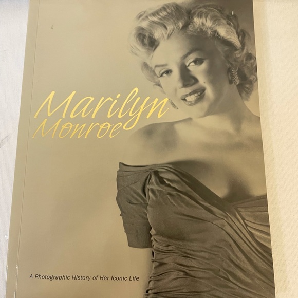 Marilyn Monroe DVD & Book - Picture 5 of 5
